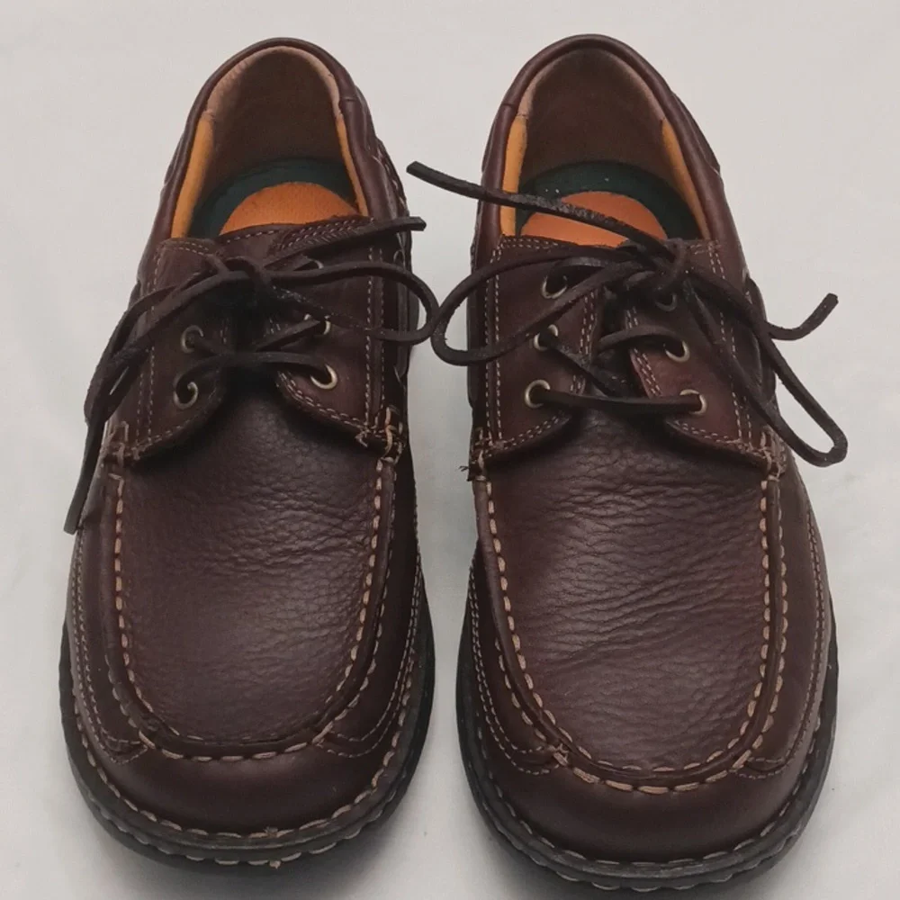 Bass size 9M men's brown upper leather shoes.